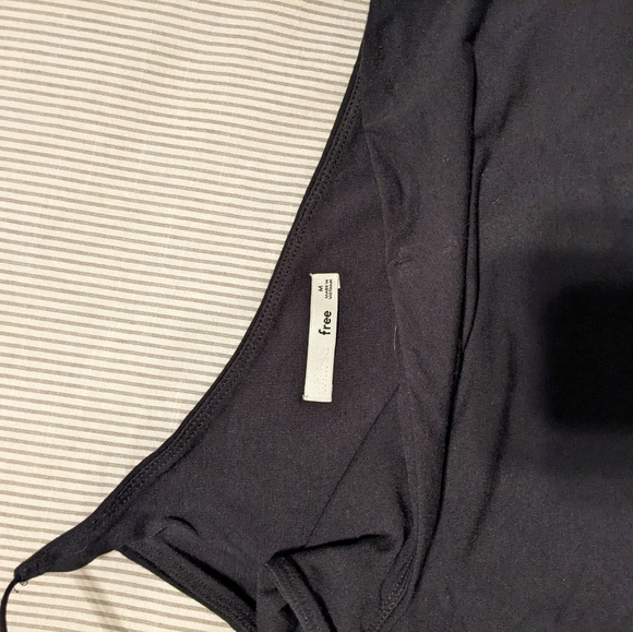 Aritzia Wilfred Free Nicole Top - One-Shoulder Crop Top - Picture 3 of 5